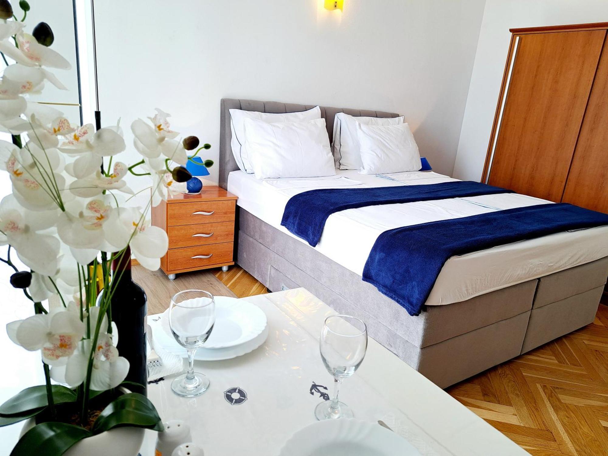 Studio Apartments Regina Bol Bagian luar foto