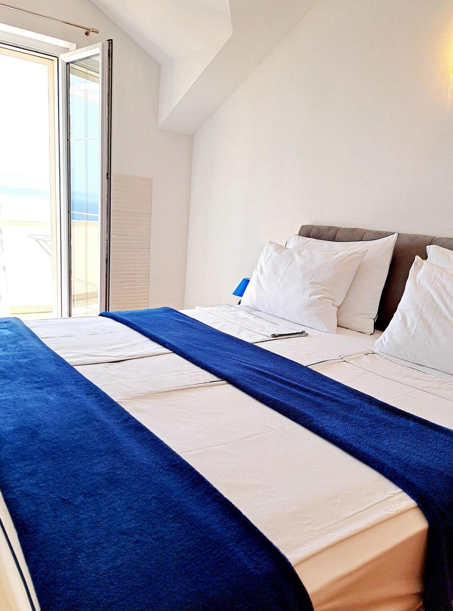 Studio Apartments Regina Bol Bagian luar foto