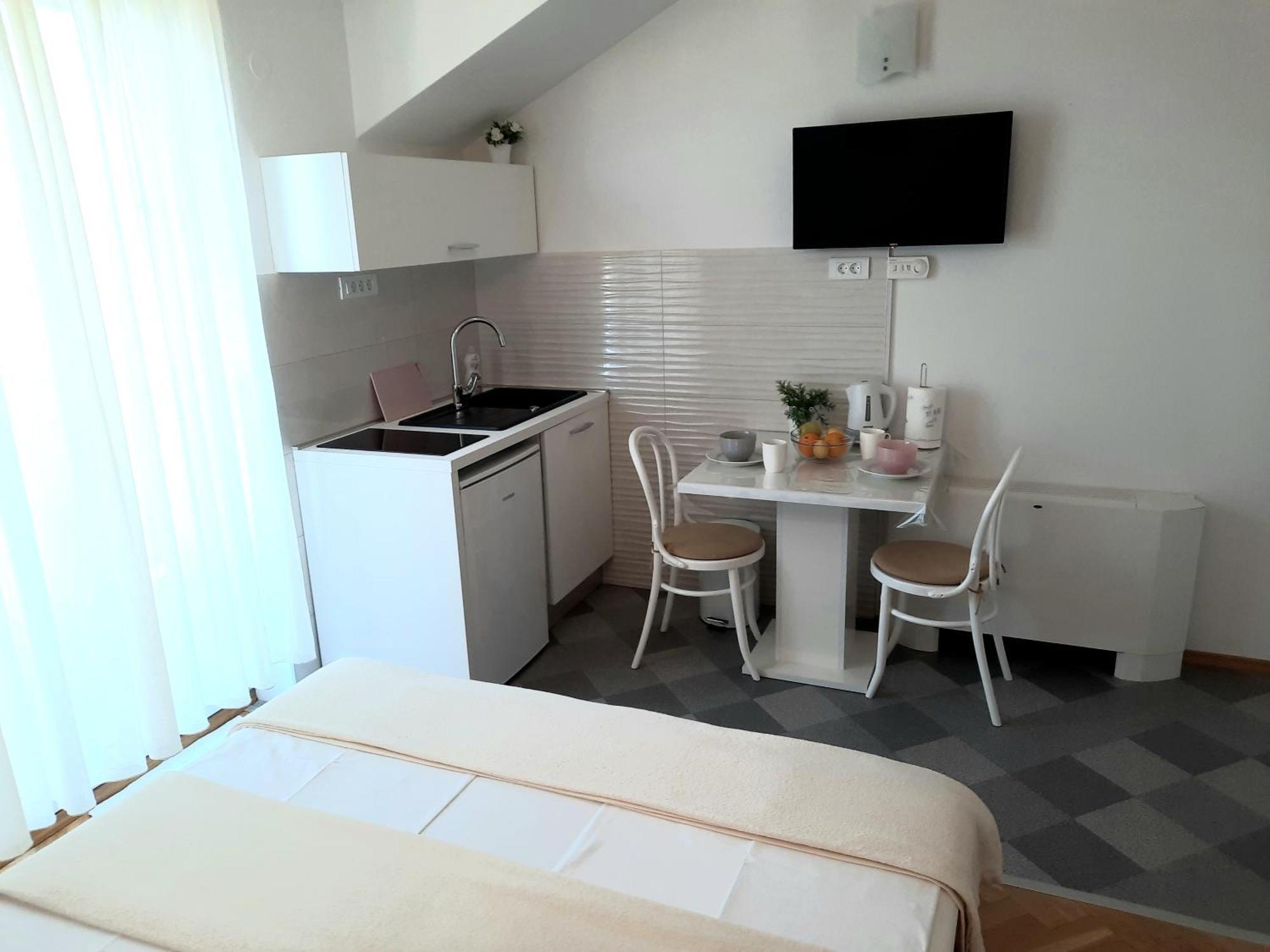 Studio Apartments Regina Bol Ruang foto