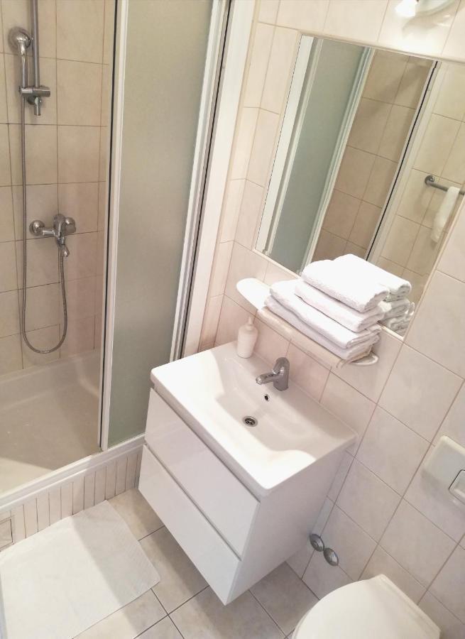 Studio Apartments Regina Bol Bagian luar foto