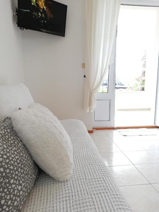 Studio Apartments Regina Bol Bagian luar foto