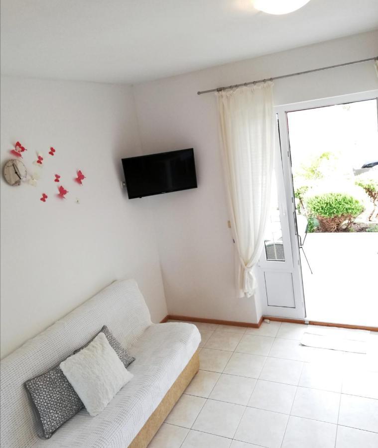 Studio Apartments Regina Bol Bagian luar foto