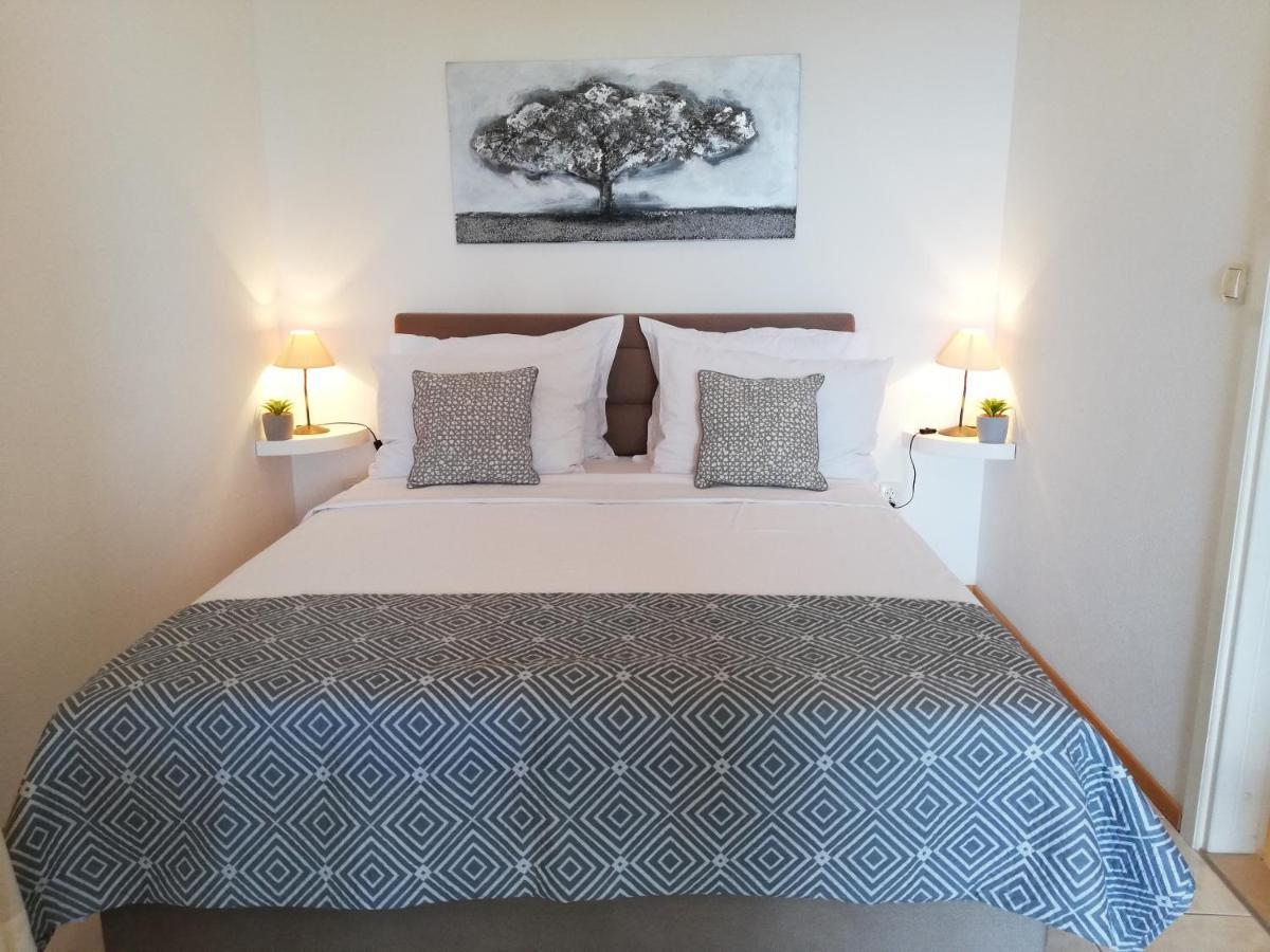Studio Apartments Regina Bol Bagian luar foto